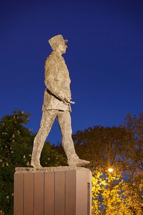 Framed Charles de Gaulle Statue Print