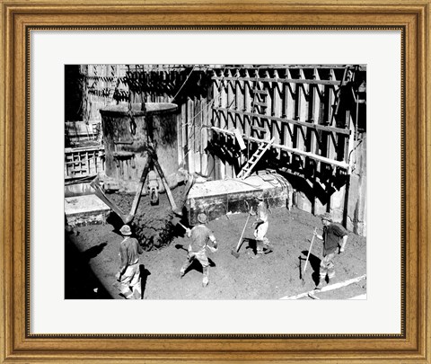 Framed Concrete workers on the Hoover dam Print