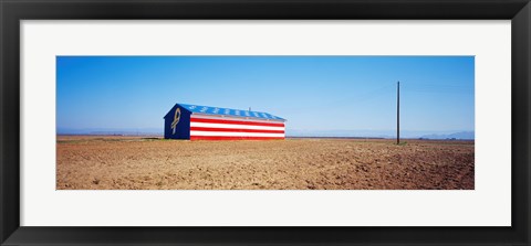 Framed Flag Barn on Highway 41, Fresno, California Print