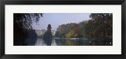 Framed Buckingham Palace, City Of Westminster, London, England Print