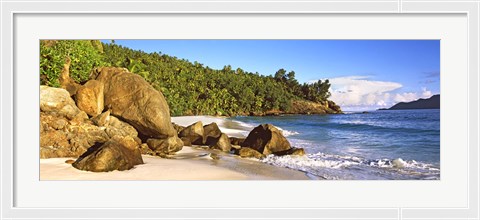 Framed Rocks on a small beach on North Island, Seychelles Print