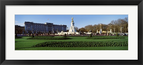 Framed Queen Victoria Memorial at Buckingham Palace, London, England Print