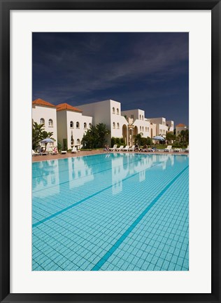 Framed MOROCCO, ESSAOUIRA: Ryad Mogador Hotel Pool Print