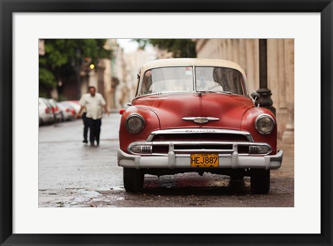 Framed Cuba, Havana, Havana Vieja, 1950s classic car Print