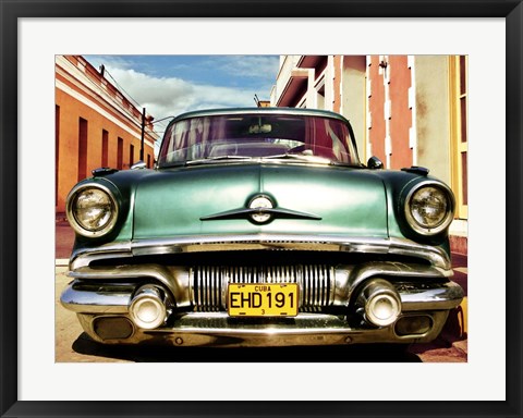 Framed Vintage American Car in Habana, Cuba Print