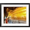 Pangea Images - Praying the reclined Buddha, Wat Pho, Bangkok, Thailand (R938019-AEAEAGOFDM)