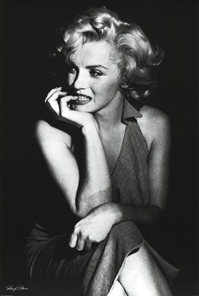 Framed Marilyn Monroe (Sitting) Print