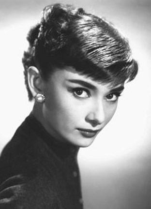 Framed Audrey Hepburn - Close Up (Mural) Print