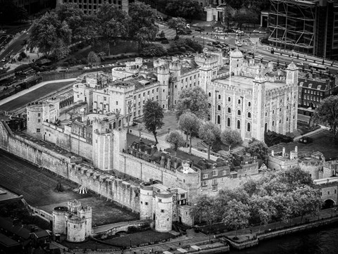 Framed Majesty&#39;s Royal Palace and Fortress - London Print
