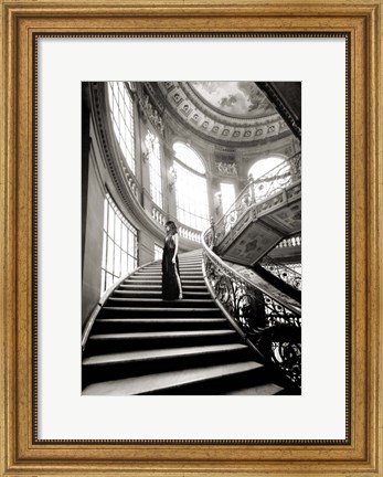Framed Femme sur l&#39;escalier Print