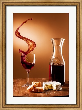 Framed Schwappender Wein Print