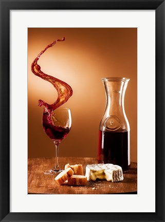 Framed Schwappender Wein Print