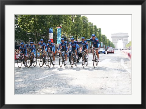Framed Liberty Seguros, Campos Eliseos, Tour de Francia 2005 Print