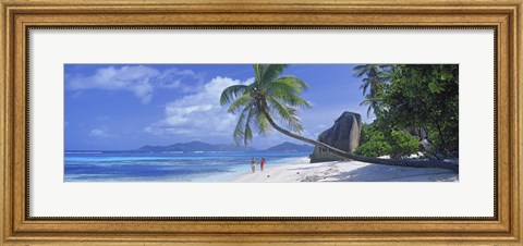 Framed Couple walking on the beach, Anse Source d&#39;Argent, La Digue Island, Seychelles Print