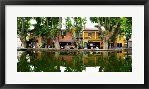 Framed Market at the waterfront, Place de l&#39;Etang, Cucuron, Vaucluse, Provence-Alpes-Cote d&#39;Azur, France Print