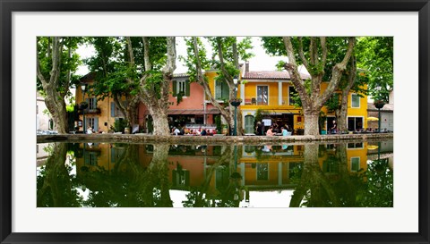 Framed Market at the waterfront, Place de l&#39;Etang, Cucuron, Vaucluse, Provence-Alpes-Cote d&#39;Azur, France Print