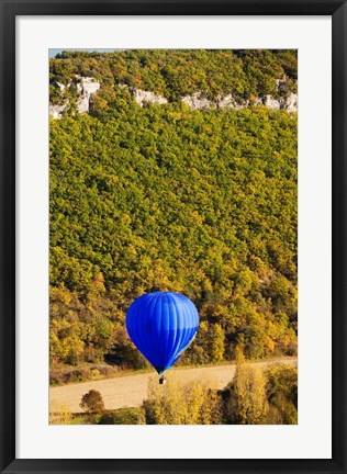 Framed Elevated view of hot air balloon over Dordogne River Valley, Castelnaud-la-Chapelle, Dordogne, Aquitaine, France Print