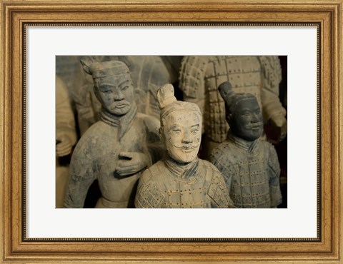 Framed Ranks and uniroms of terra cotta warrior figures Print