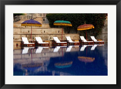 Framed Outdoor swimming pool at Oberoi Amarvilas hotel, Agra, India Print