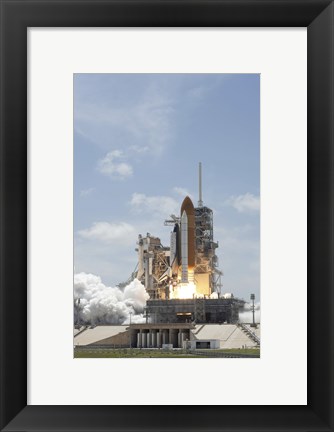 Framed Space shuttle Atlantis lifts off Print