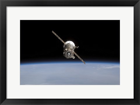 Framed Soyuz TMA-11 Spacecraft Above Earth&#39;s Horizon Print