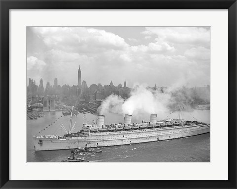 Framed RMS Queen Mary in New York Harbor Print