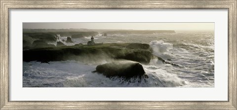 Framed Phare des Poulains lors d&#39; une Tempete Print