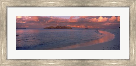Framed Island in the during sunset, Veidomoni Beach, Mamanuca Islands, Fiji Print