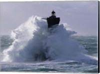 Framed Phare du Four lors d' une Tempete