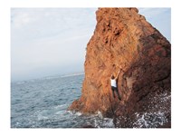 Framed Deep Water Solo on a small rock at Point de l'Aiguille