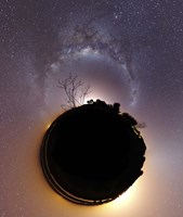 Framed Milky Way and zodiacal light presented as a mini planet