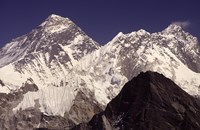 Framed Mt. Everest seen from Gokyo Valley, Sagarnatha National Park, Nepal.