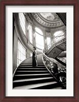 Framed Femme sur l'escalier