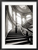 Framed Femme sur l'escalier