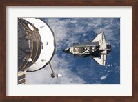Framed STS-129 Atlantis approaches the ISS and Soyuz