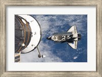 Framed STS-129 Atlantis approaches the ISS and Soyuz
