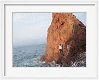 Framed Deep Water Solo on a small rock at Point de l'Aiguille