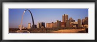 Framed Gateway Arch along Mississippi River, St. Louis, Missouri, USA 2013