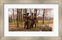 Framed Three Soldiers bronze statues at The Mall, Washington DC, USA