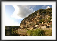 Framed Village at the waterfront, La Roque-Gageac, Dordogne, Aquitaine, France