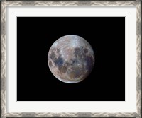 Framed true colors of the moon during the 2010 perigee