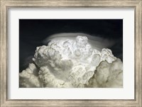 Framed Cumulus Congestus cloud with Pileus