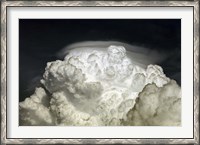 Framed Cumulus Congestus cloud with Pileus