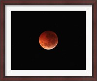 Framed totality phase of a lunar eclipse during the 2010 solstice