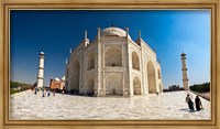 Framed main platform just outside the Taj Mahal, Agra, Inda