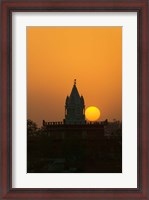 Framed Brahma Temple at sunset, Pushkar, Rajasthan, India
