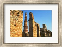 Framed Qutub Minar, Delhi, India