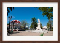 Framed Jose Marti Square and statue in center of town, Cienfuegos, Cuba