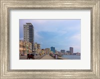 Framed Malecon street along the waterfront, Havana, UNESCO World Heritage site, Cuba