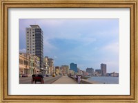 Framed Malecon street along the waterfront, Havana, UNESCO World Heritage site, Cuba
